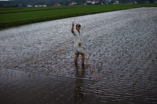 意味もなく笑う店長