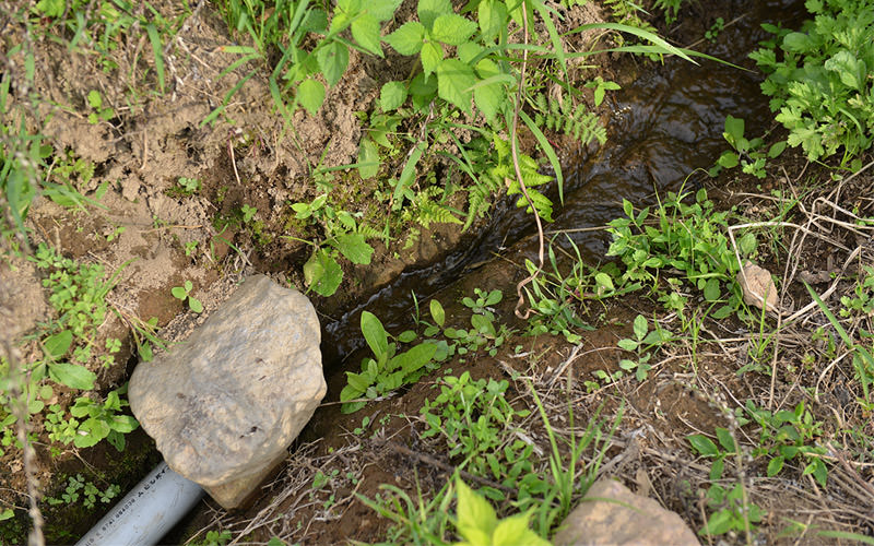 少ない湧き水を農業用水として使用している