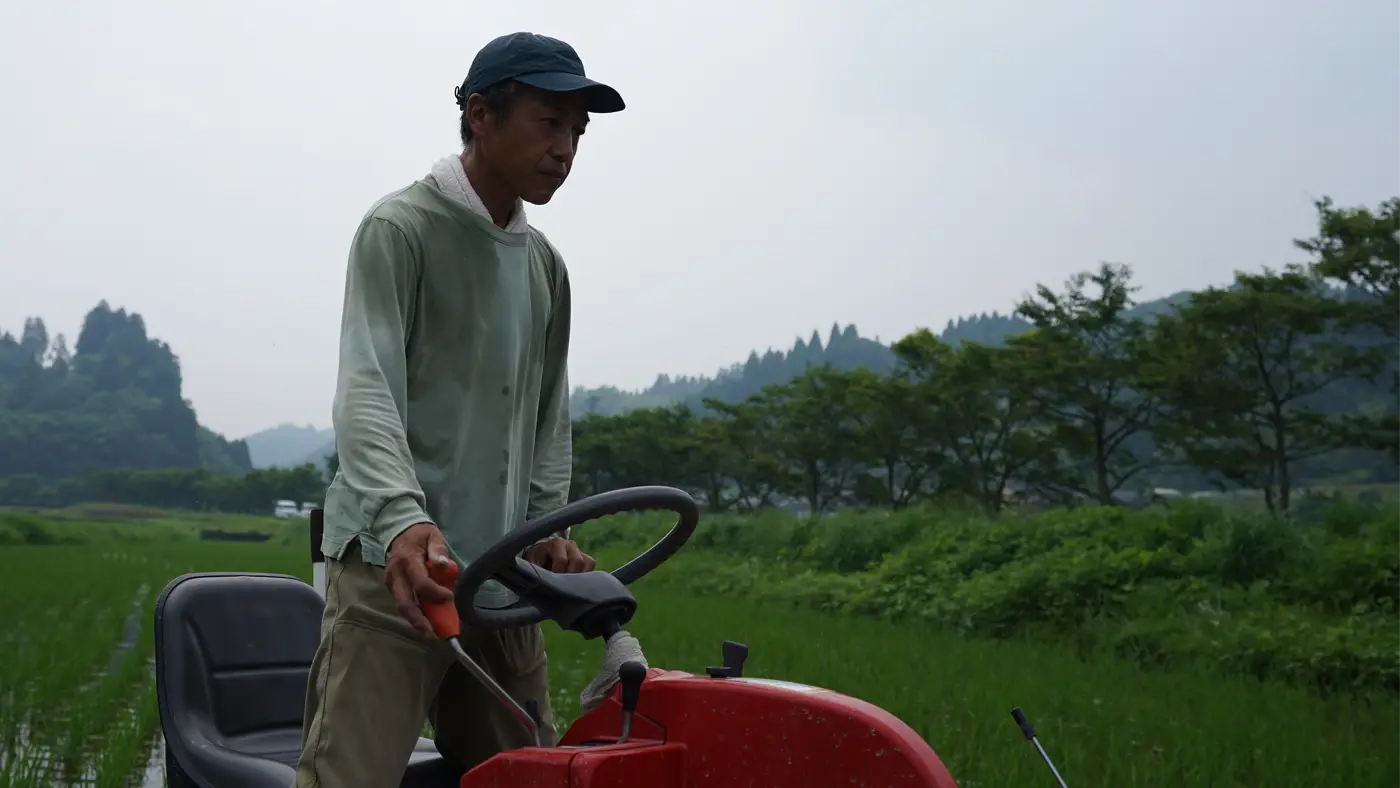 立って走行に注意する